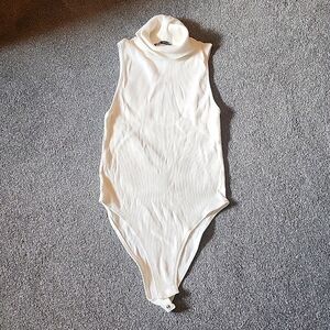 ZARA RIBBED TURTLENECK SLEEVELESS BODYSUIT- size Large